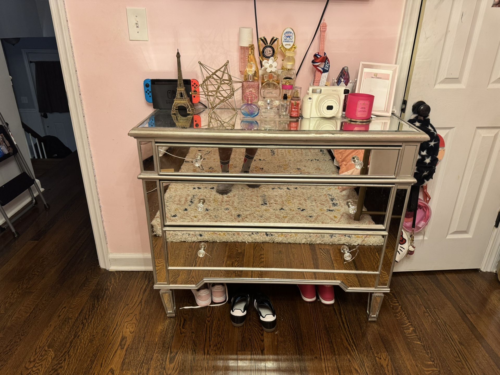 Mirrored Dresser – Cracked Panels – $90 