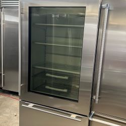 SUB ZERO 36”WIDE BUILT IN GLASS VIEW BOTTOM FREEZER 