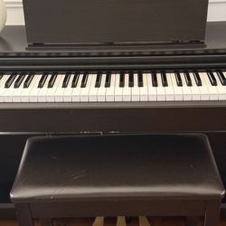 Yamaha Digital Piano +Headphones – Excellent Condition