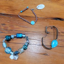 Set Of 3 ~ Avon Beaded Stretchy Clam Bracelet & 2 Corded Turquoise Bracelets