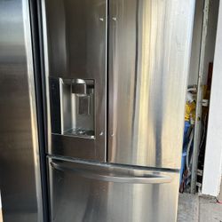 LG FRENCH DOOR REFRIGERATOR  Delivery Available For Small Fee 🚛
