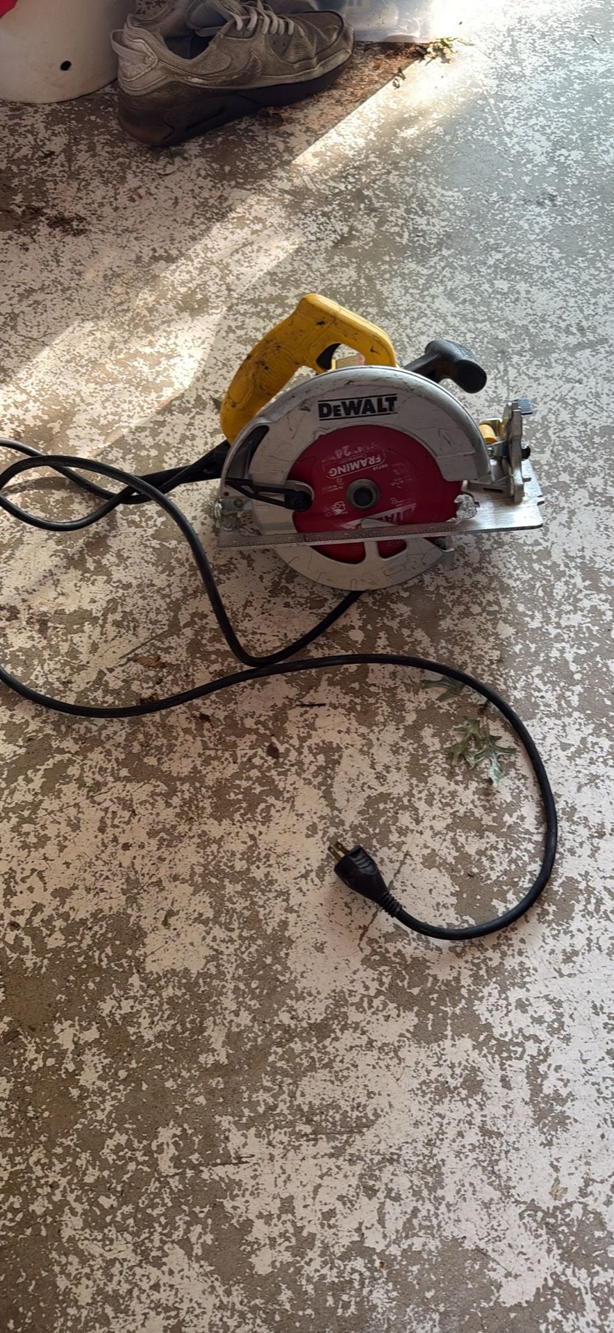 De-Walt 7 - 1/4” Circle Saw