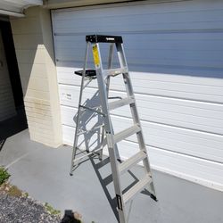 Husky 6 ft Aluminum Step Ladder 250 lbs