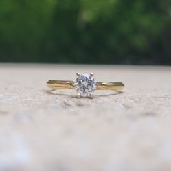 14K Gold 0.45 Ct Diamond Ring (Jewelry Box Included)