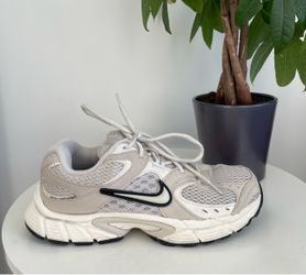 Women Size 7.5 Nike V5 RNR Reflective Accents White Black Shoes