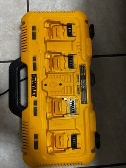 DEWALT 4-Port Fast Battery Charger