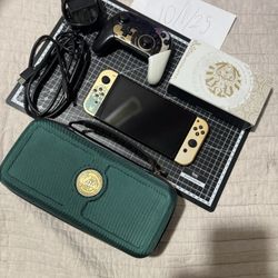 Nintendo Switch OLED Zelda Edition +Zelda Case And Zelda Pro Controller