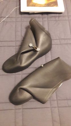 Over shoe rain boots