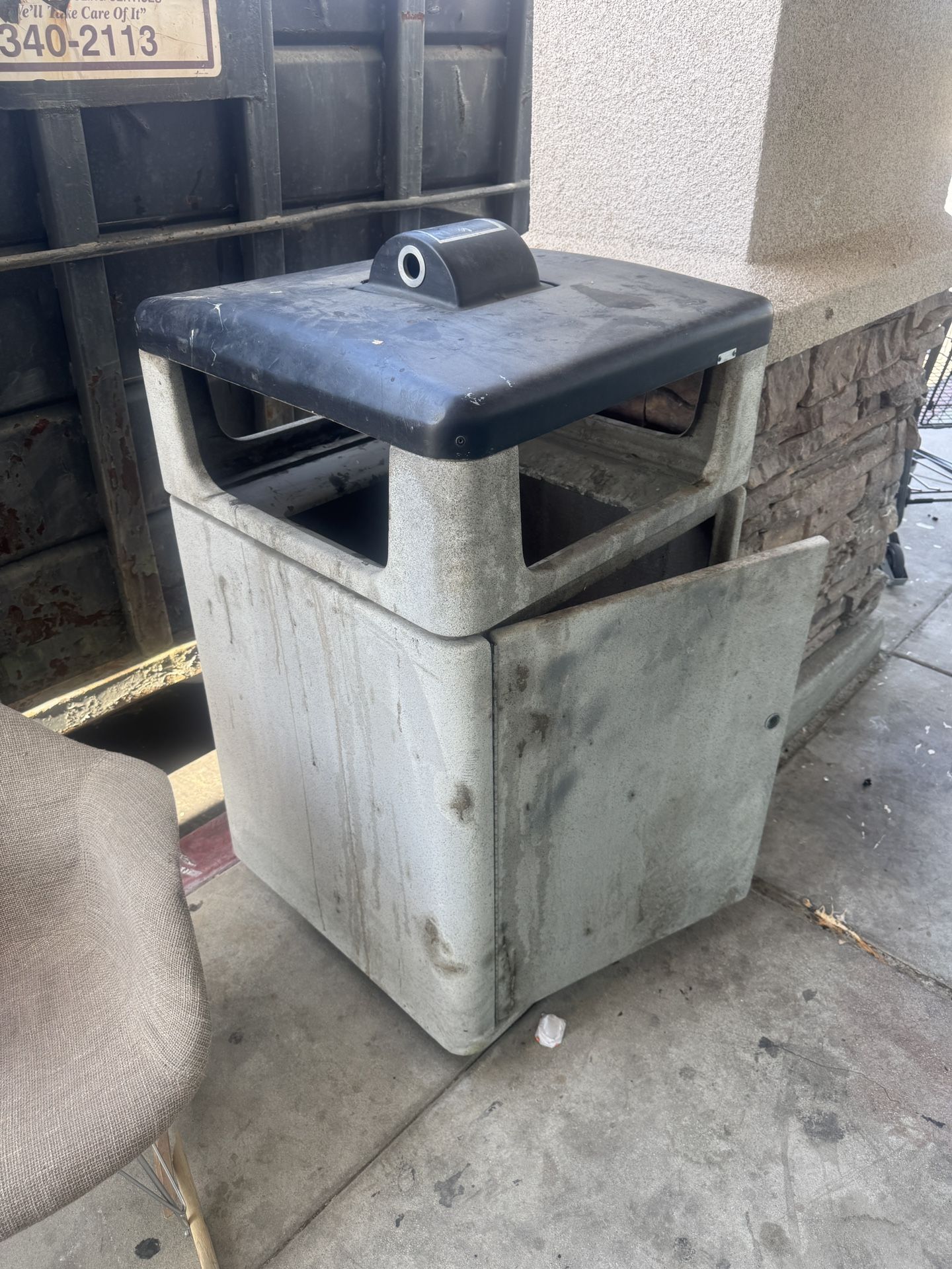 FREE COMMERCIAL TRASHCAN