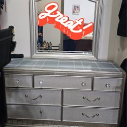 Silver Gray Dresser / Comoda Gris Plateada