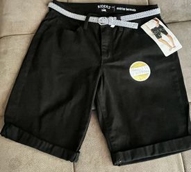 Black Size 8 Midrise 11” Bermuda Shorts  