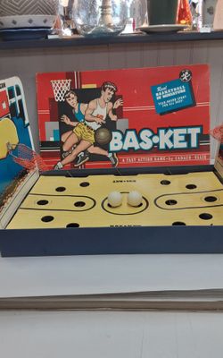 Vintage 1960s Cadaco Ellis Basketball Action board Game- Located in Shelton