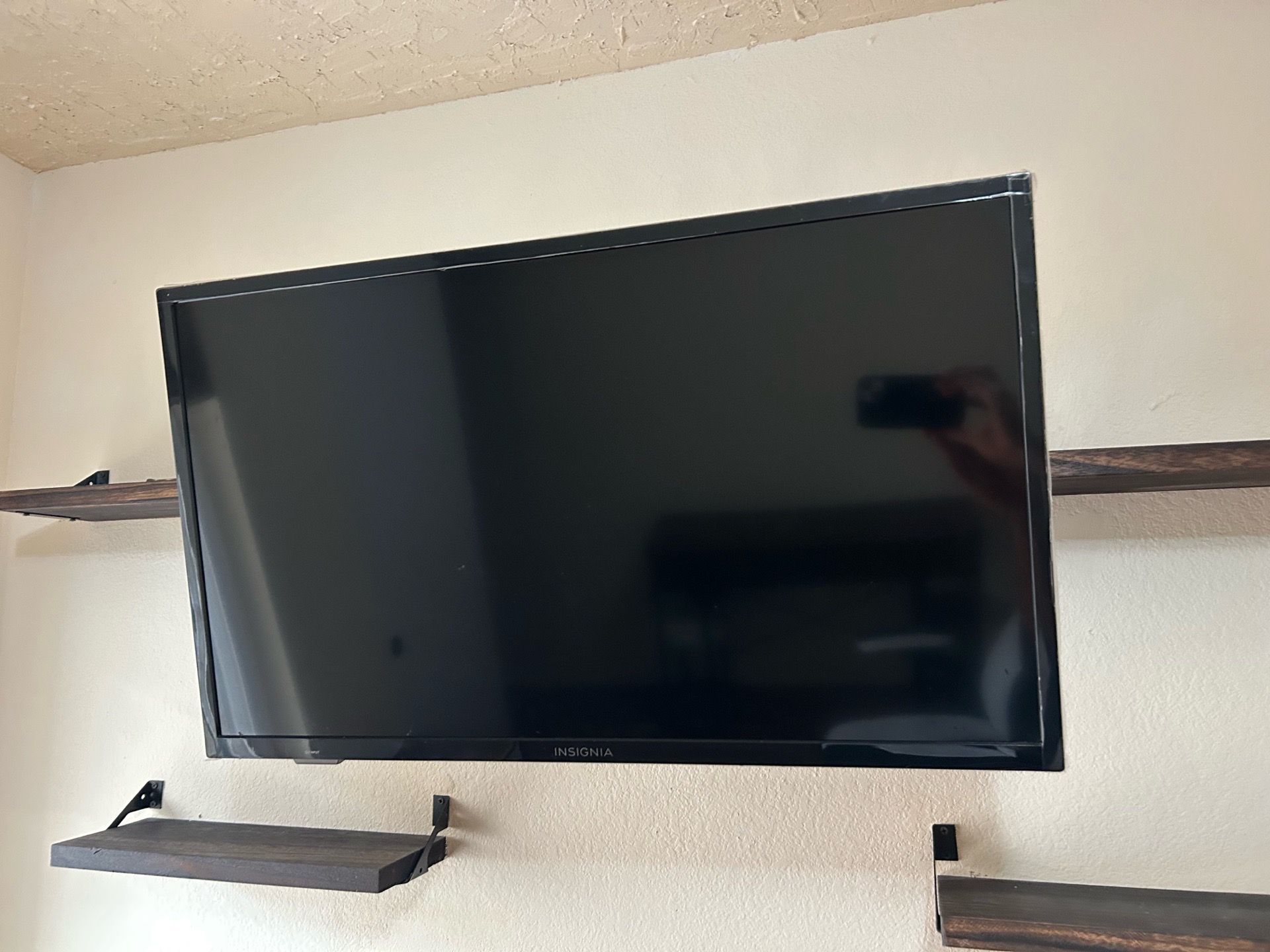 32” Insignia Fire TV Smart TV w/ Alexa Remote