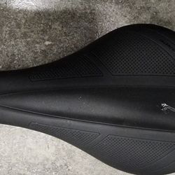 Specialized Henge Comp Saddle New