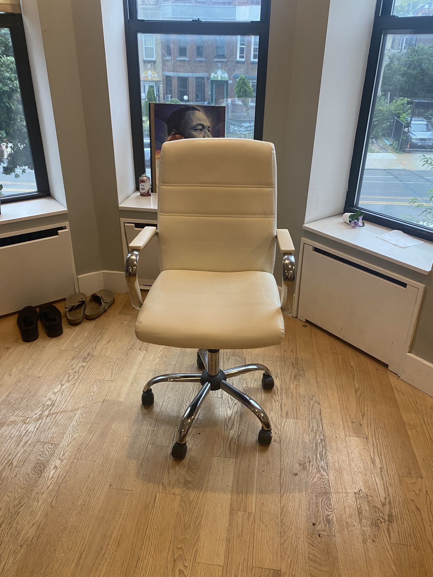 White Office Chair β $80 β Slightly Used