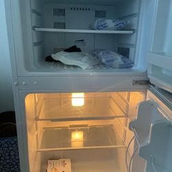 Refrigerator With Freezer on Top