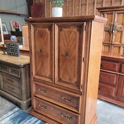 BROYHILL CABINET/ DRESSER 