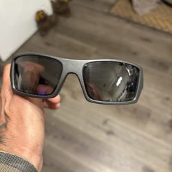 Black Oakley 