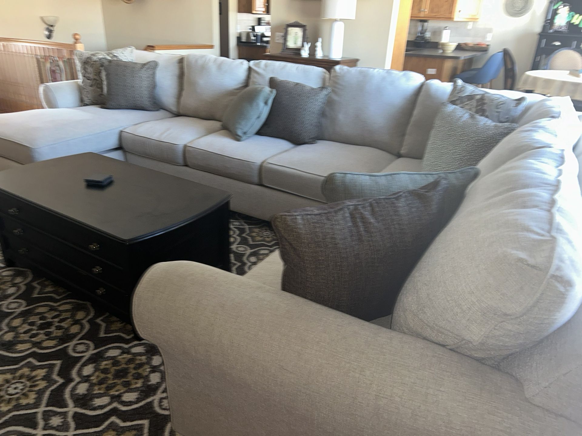 4 Piece Sectional with pillows