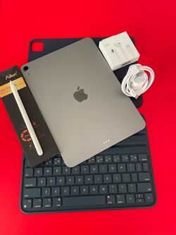 Apple IPad Air 11 (M3 chip / 2025 Model) 128GB  with pen, keyboard case & Accessories