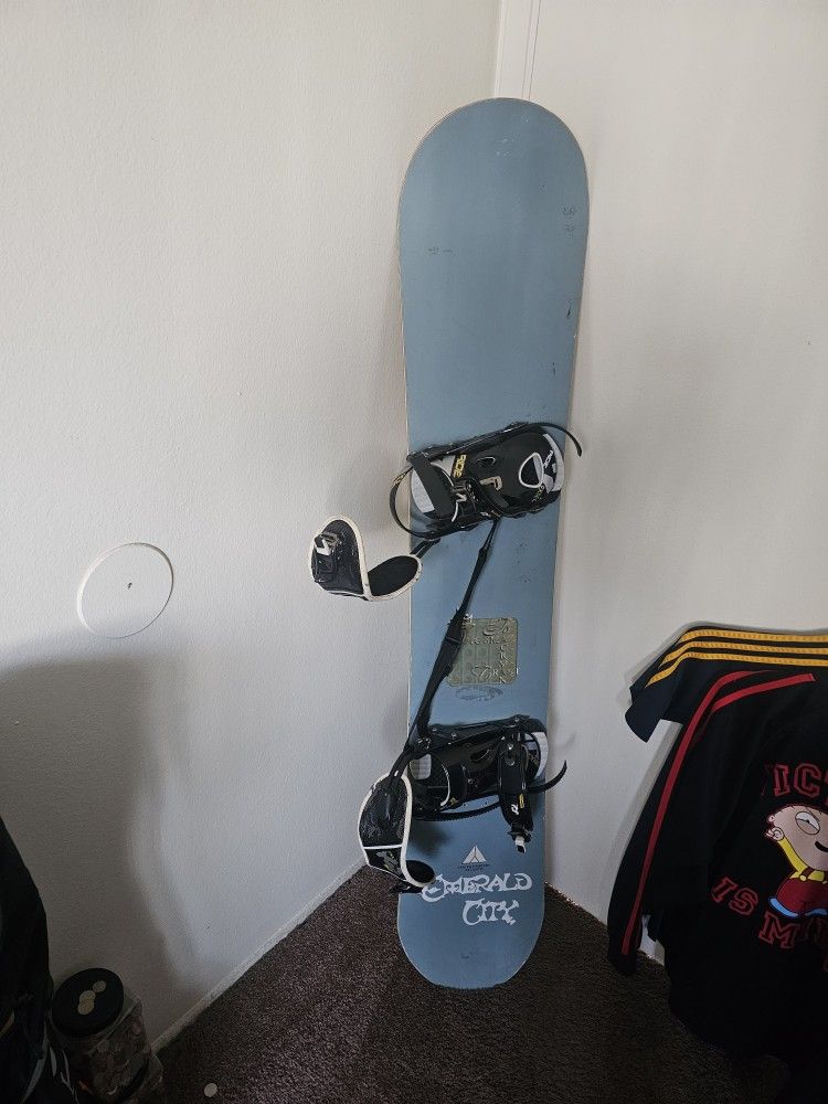 Atlantis Snowboard board 157cm with bidings