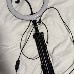 Tripod With Ring Light