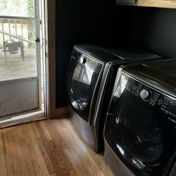 Black And Stanless Steal Lg Washer And & Dryer With Pedestal And Washer Sidekick Pedestal