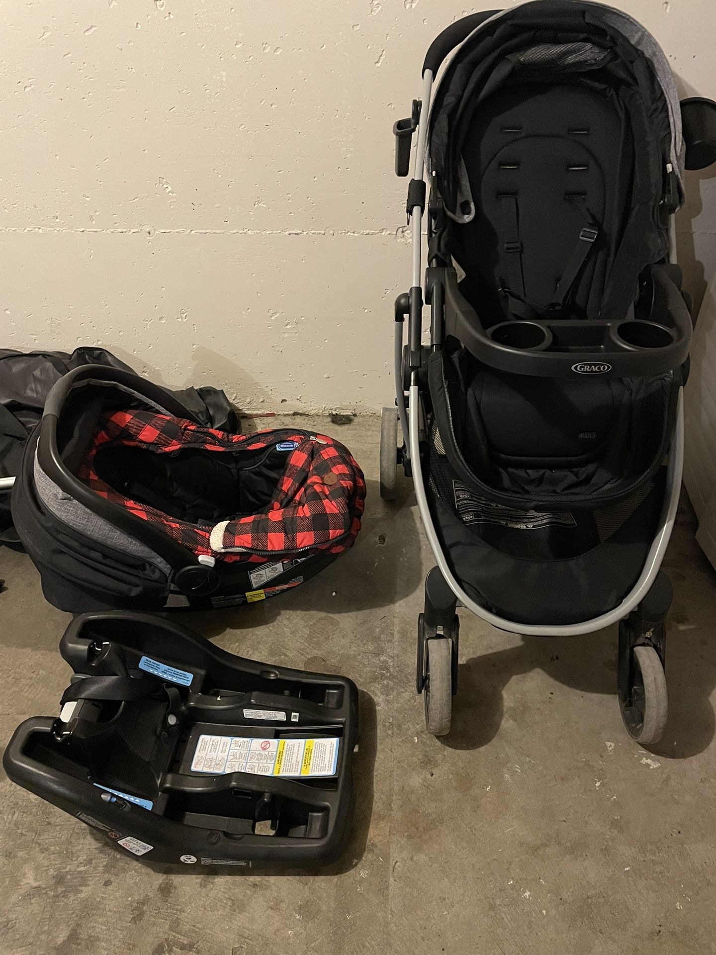 Graco Stroller, carseat, base and carseat cover - READ THE AD