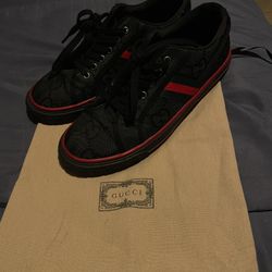 Gucci shoes Size 9 can fit a ten 
