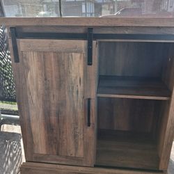 Sliding door storage cabinet
