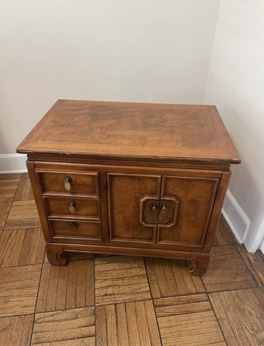 Collectible Thomasville Mystique Chinoiserie Solid Cherry End Table / Nightstand