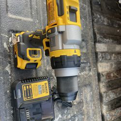 Dwalt drill  nuevo pila y charge 