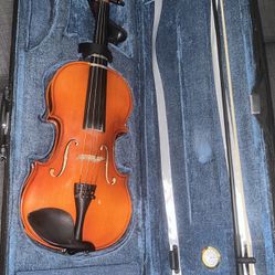 Violin Size 4/4 with Case, Bow, and Shoulder Rest