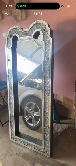 Vanity body mirror