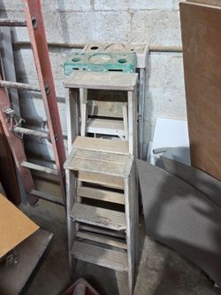 Wood and Metal 2/3 step ladders