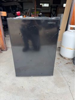 Insignia mini fridge