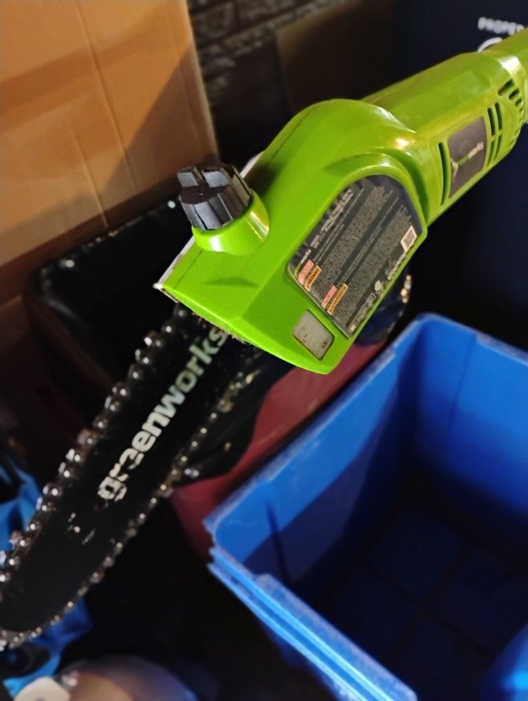 Green Works 8 Inch pole Saw 40v