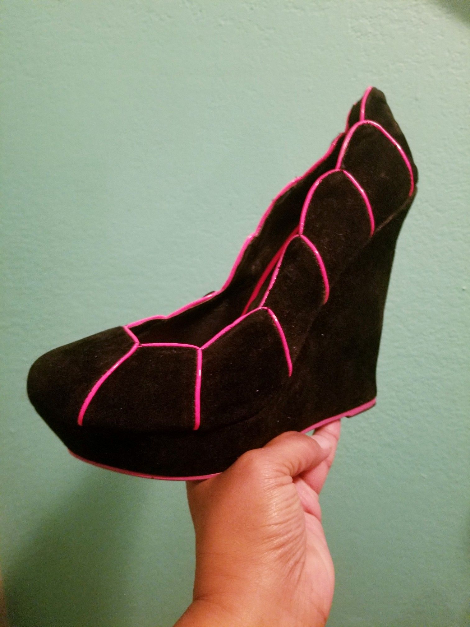 Black Hott Pink Wedges high heels..size 9 womens..Like new!