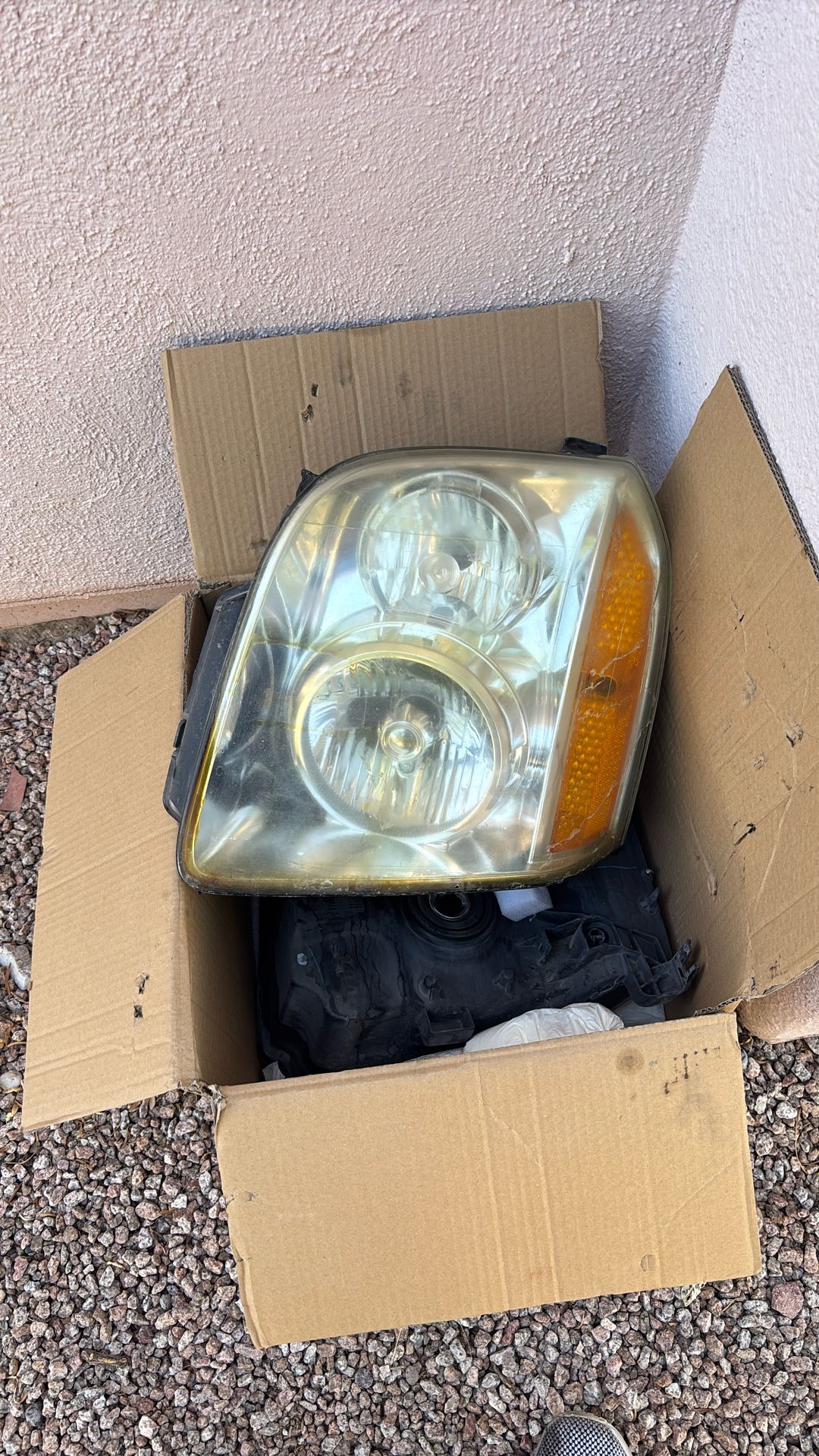 2010 GMC Yukon Headlights