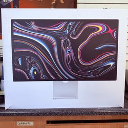 27” 5K Apple Retina Monitor Studio Display, Model: MKOU3LL/A