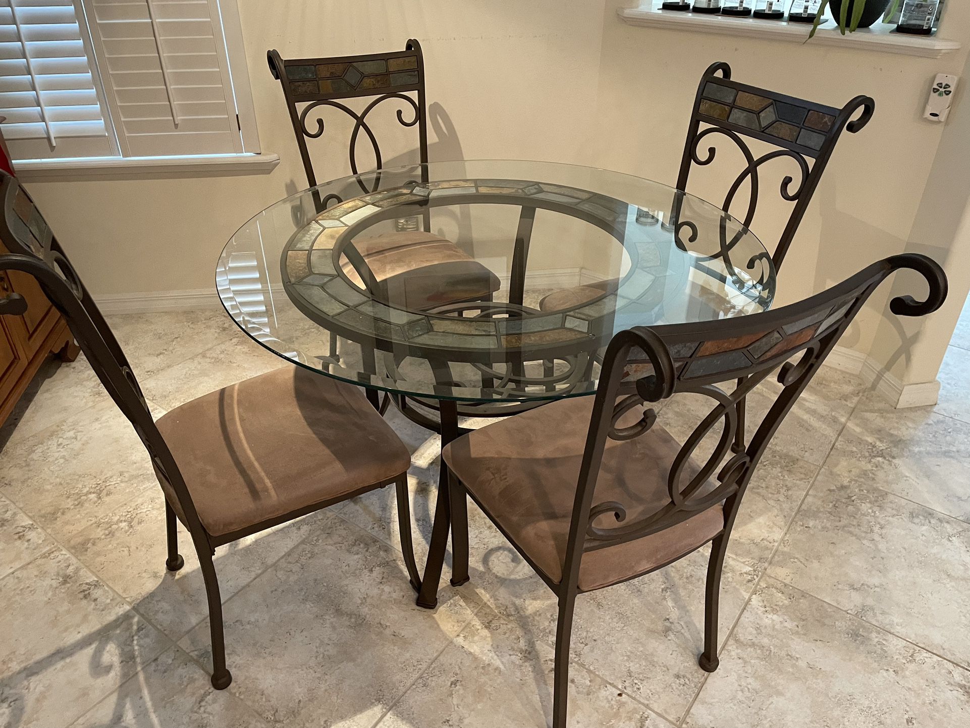 Ashley Furniture 5 Piece Dining Kitchen Table Set (Like New)