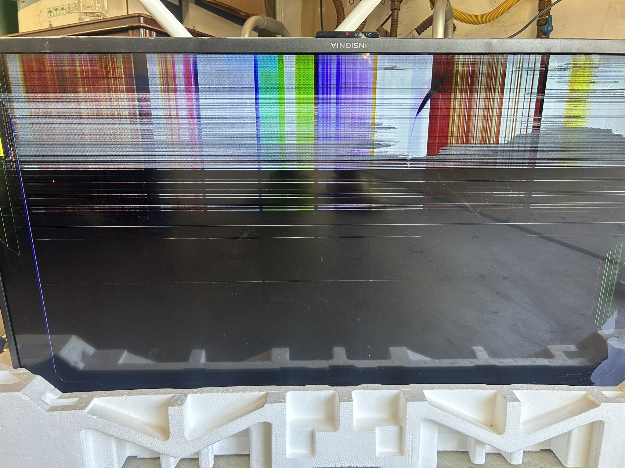 Insignia 43 inch tv - READ DESCRIPTION-