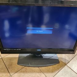 Visio 32 Inch Tv With Remote/ Used/ $40 Cash Only/ Blue Diamond And Rainbow 