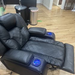 Black Leather Recliner 