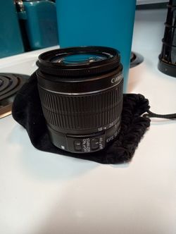 Canon zoom lens EF-S 18-55mm 1:3.5-5.6 IS II