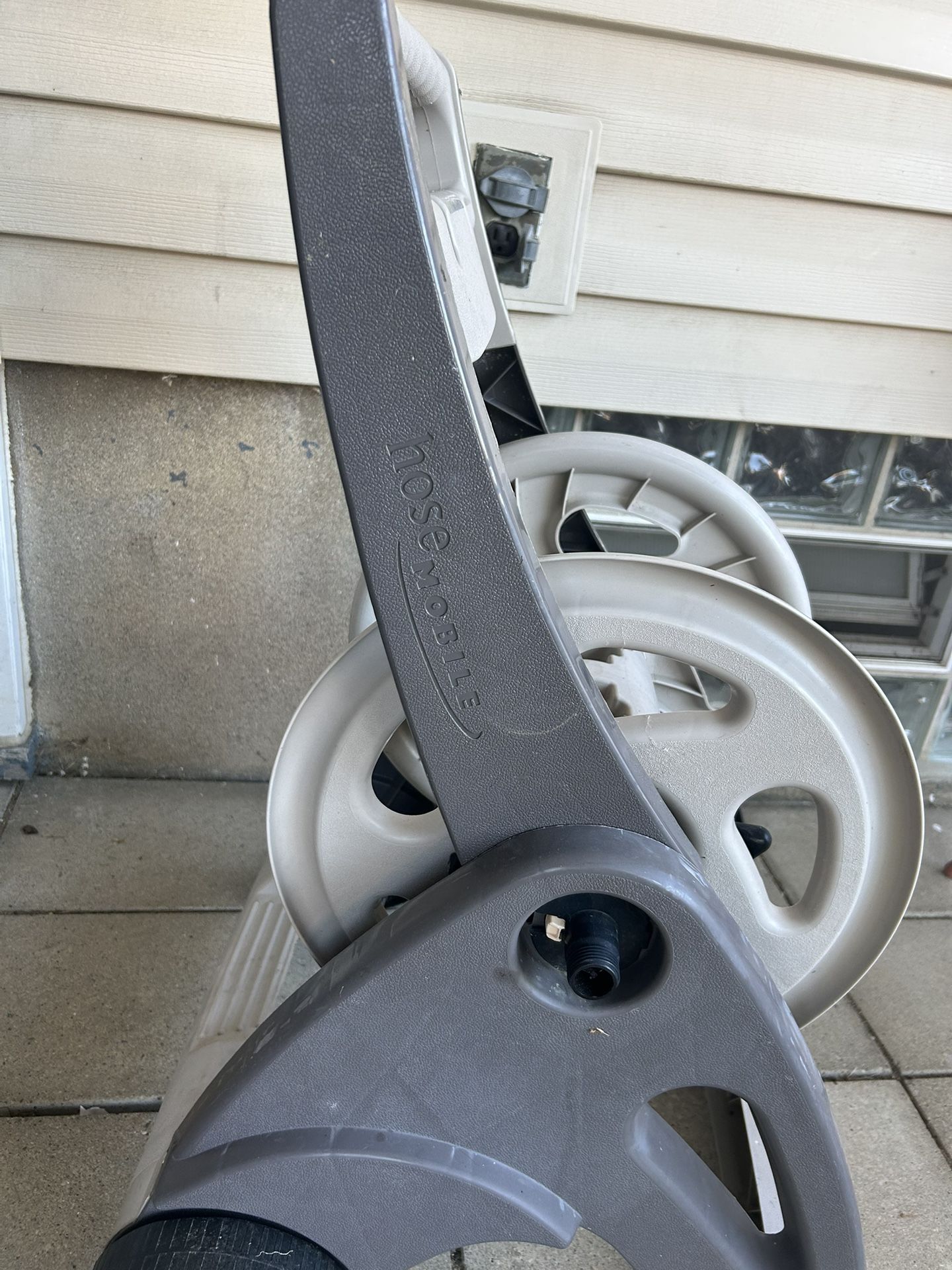 100ft Hose with Retractor. Brand New