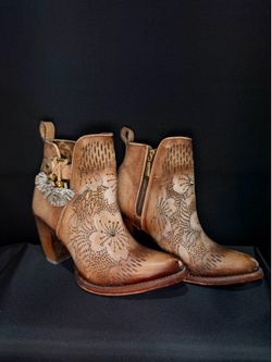 Cuadra boots brown size 8 women