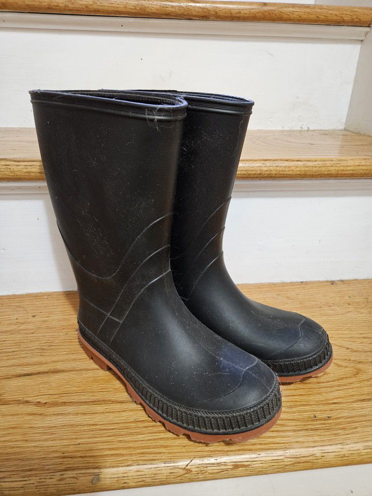 Youth Size 3 Black Rain Boots