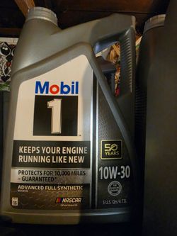 Synthetic Mobil motor oil