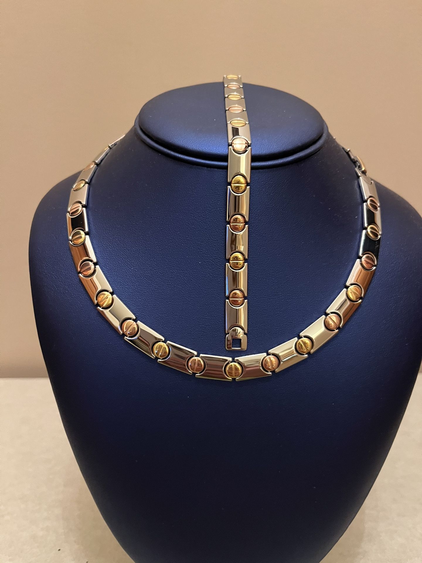 Brand new Jewelry set. This is a tri-color herringbone braided chain necklace and bracelet.  Tri-color bracelet features a yellow gold, rose gold, and